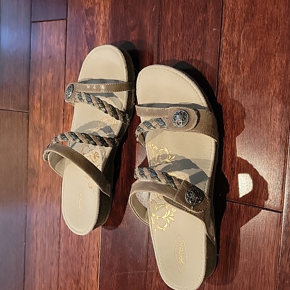 Aetrex Janey braided slide in Stone Women's size 9.5